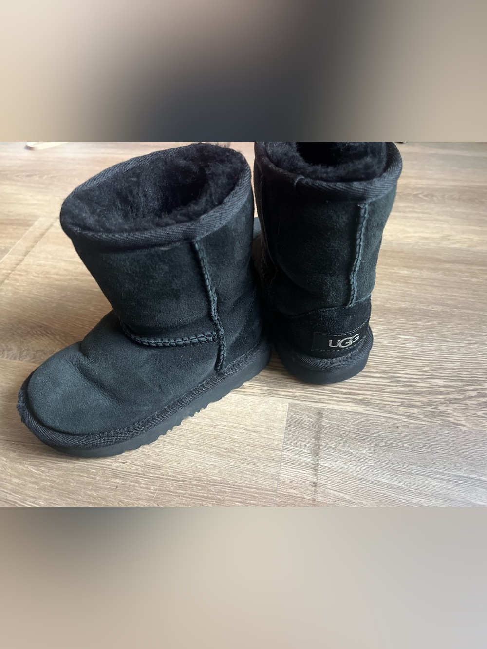 Ugg boot classic girls size US 7 baby